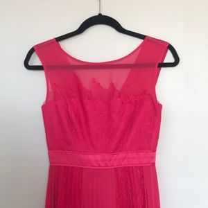 Pink sleeveless lace dress